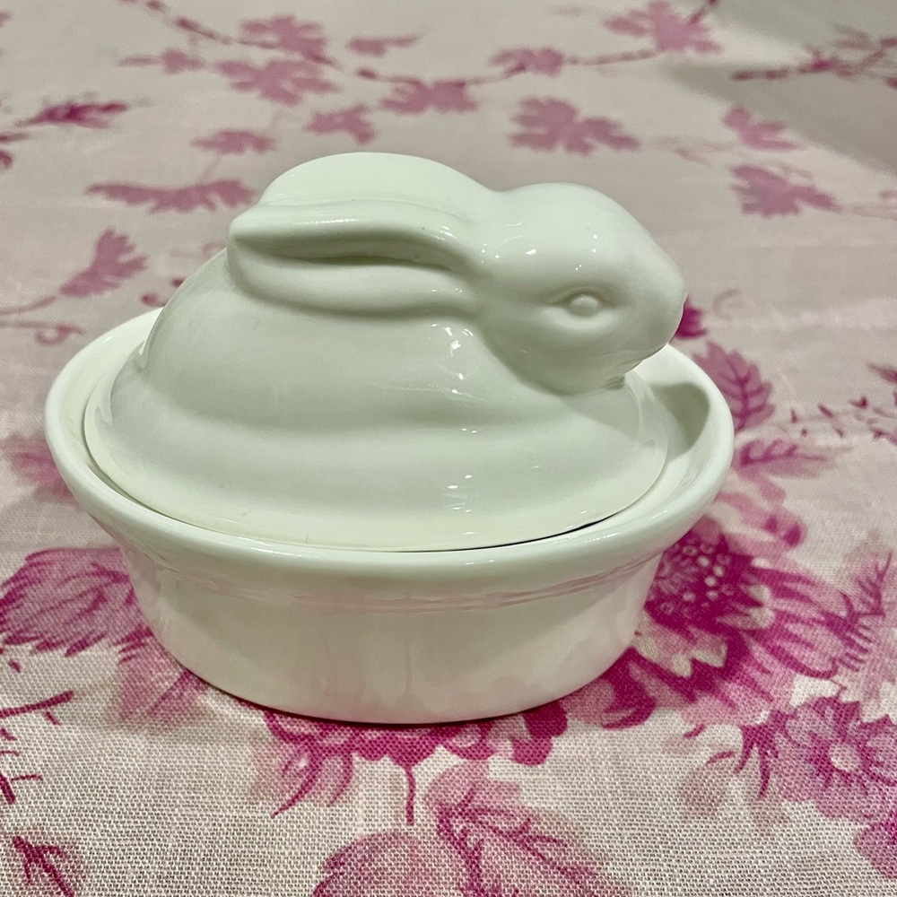 Mini Bunny Rabbit Tureen with Lid NWT